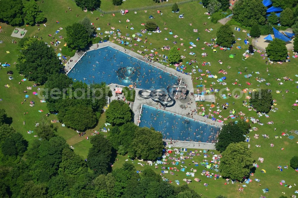 München from above - Bathers on the lawn by the pool of the swimming pool Westbad on Weinbergerstrasse in the district Pasing-Obermenzing in Munich in the state Bavaria, Germany