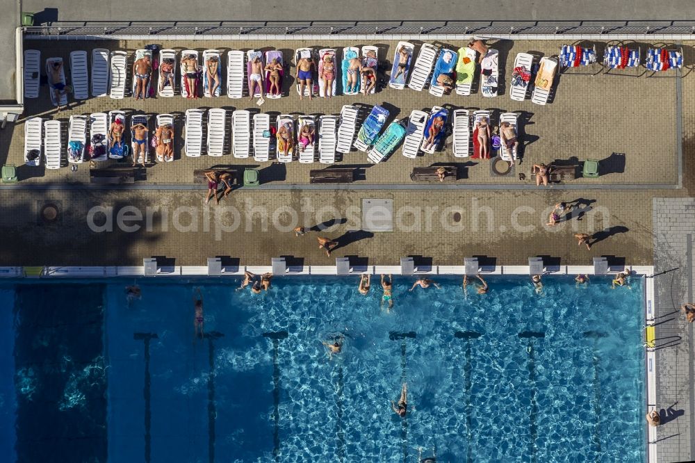 Aerial image Annen - Bathers at the pool - the pool edge in Witten Annen in the state of North Rhine-Westphalia