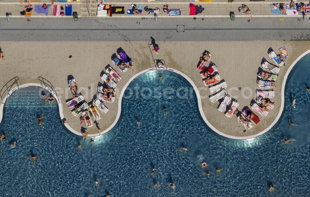 Annen from above - Bathers at the pool - the pool edge in Witten Annen in the state of North Rhine-Westphalia