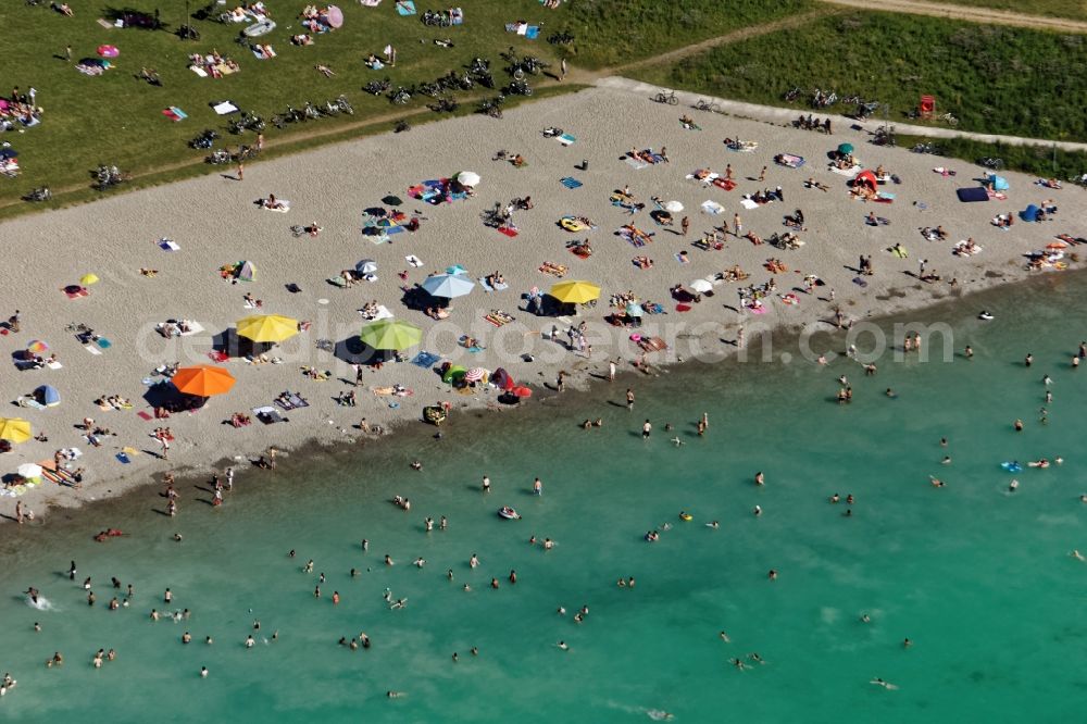 Aerial photograph München - Influx of bathers on the beach and the shore areas of the lake Buga-See in Munich in the state Bavaria