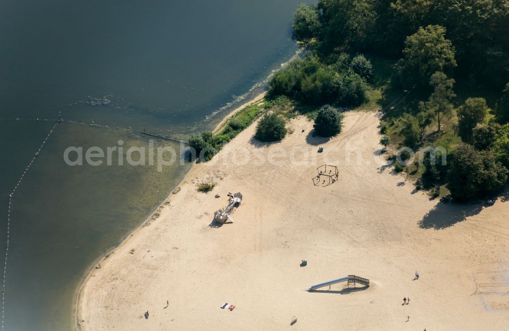 Aerial image Haltern am See - Bathers on the beach and the shore area of the resort Haltern am Haltern reservoir in Haltern am See in the state of North Rhine-Westphalia