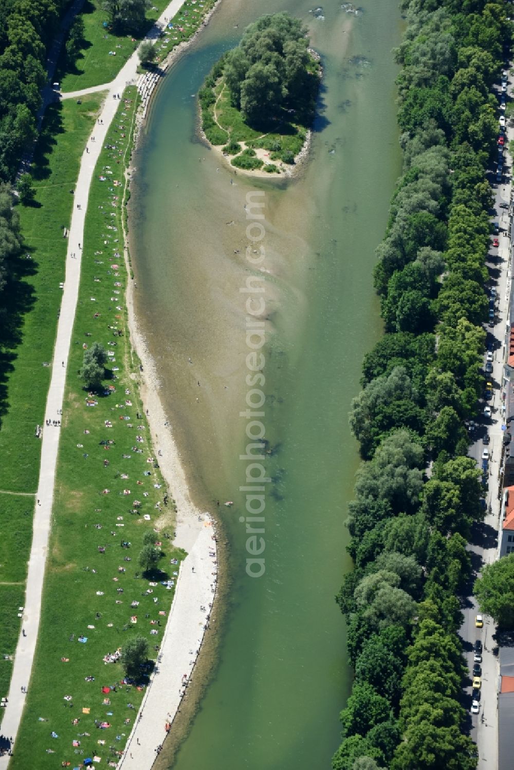 Aerial photograph München - Riparian zones on the course of the river of Isar in the district Ludwigsvorstadt-Isarvorstadt in Munich in the state Bavaria, Germany