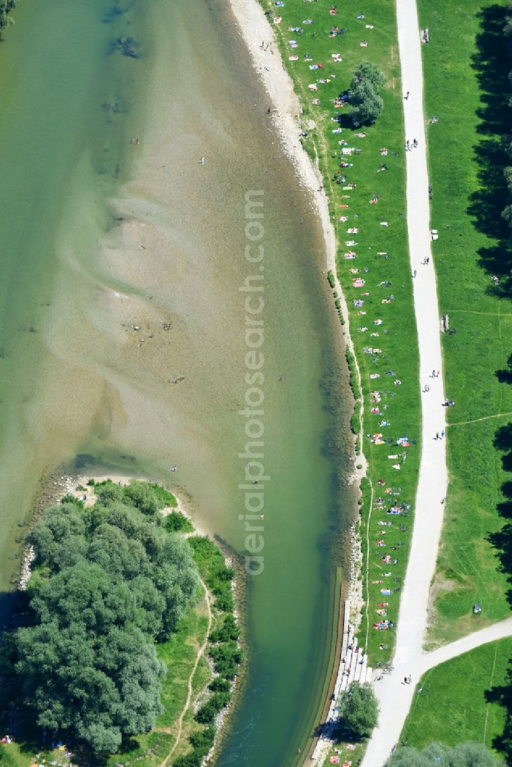 Aerial photograph München - Riparian zones on the course of the river of Isar in the district Ludwigsvorstadt-Isarvorstadt in Munich in the state Bavaria, Germany