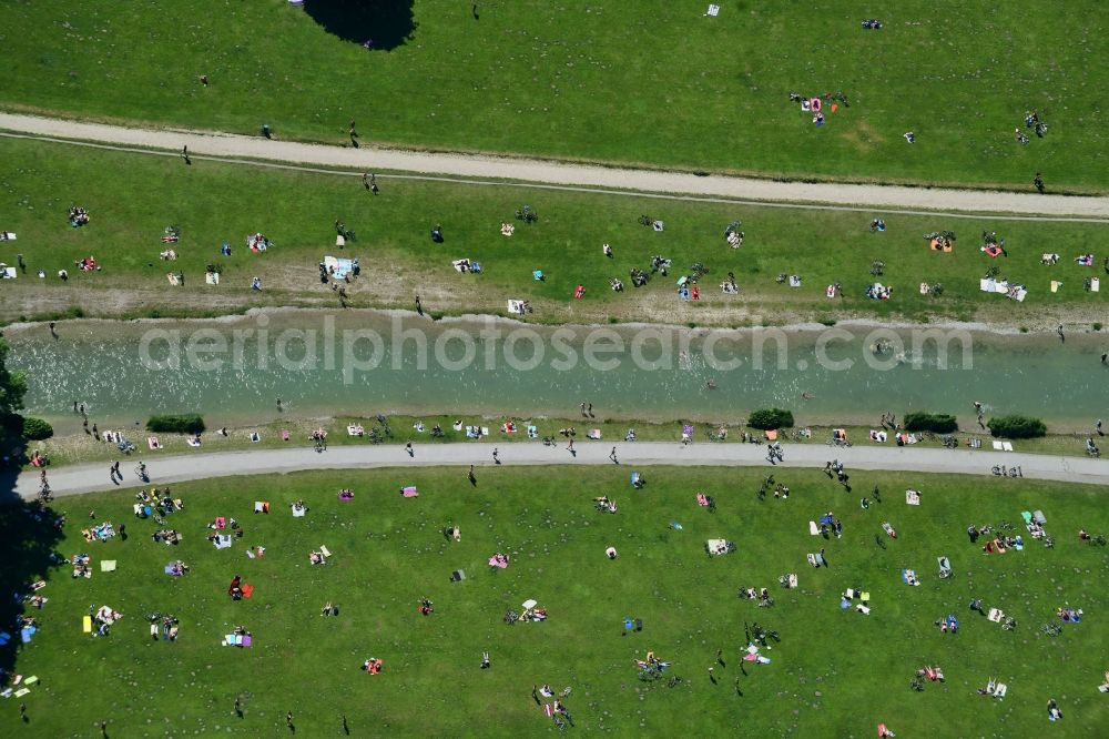 München from above - Bathers on the banks of the Schwabinger Bach in Munich in the state of Bavaria, Germany