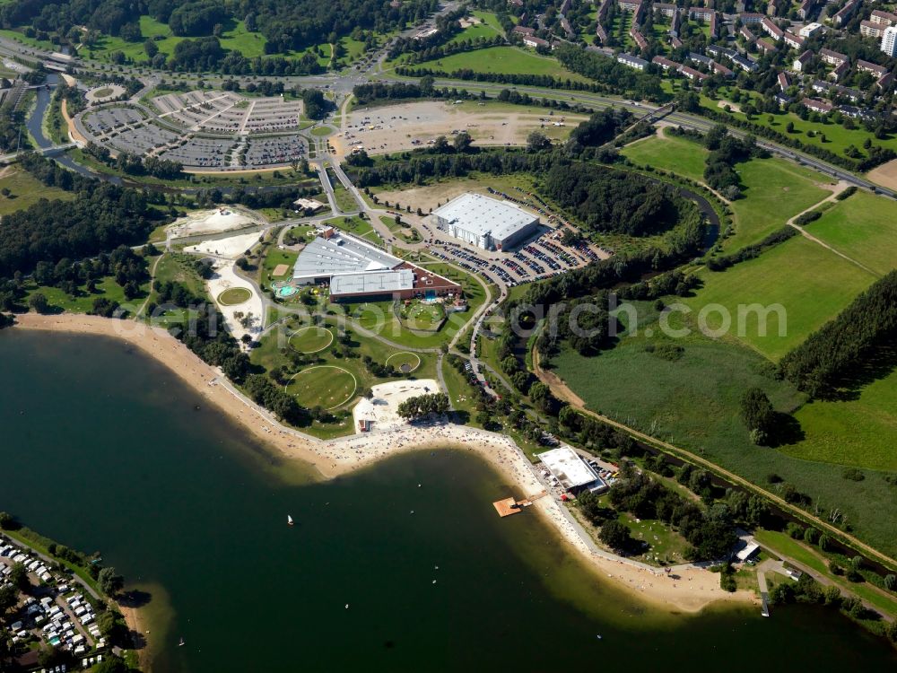 Aerial image Wolfsburg - Fun Park Badeland on lake Allersee in Wolfsburg in the state of Lower Saxony. The theme and fun park and indoor swimming pool consists of several pools, swimming areas and slides and is located in Aller Park, North of the centre of Wolfsburg. It is owned by GMF