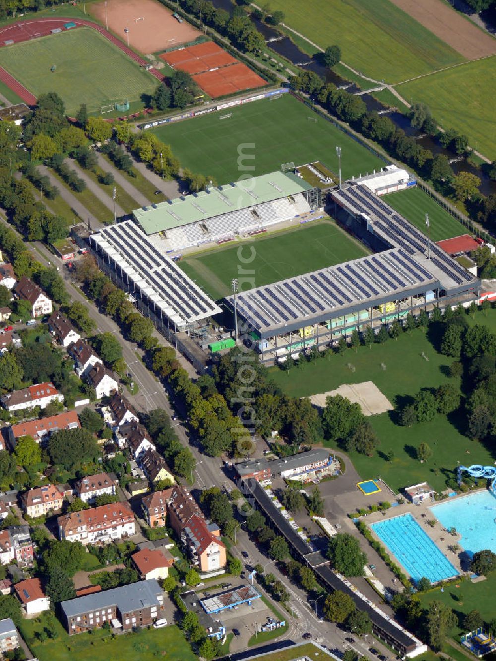 Aerial photograph Freiburg - Das Badenova Stadion, früher Dreisamstadion genannt, vom Fußballverein SC Freiburg im östlichen Stadtteil Waldsee an der Schwarzwaldstraße in Freiburg, Baden-Württemberg. The Badenova stadium, formerly known as Dreisamstadion, of the football club SC Freiburg in the eastern district Waldsee at the street Schwarzwaldstrasse in Freiburg, Baden-Wuerttemberg.