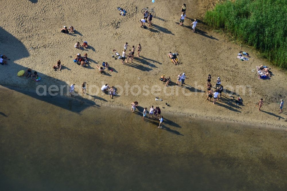 Gräfenhainichen from above - Water fun and swimming pleasure of festival-goers on the shores of Lake Gremmin at Graefenhainichen in the state of Saxony-Anhalt