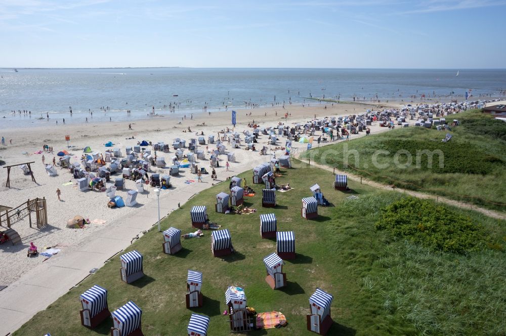 Aerial photograph Norderney - Beach and promenade with beach chairs on the North Sea in Norderney in Lower Saxony