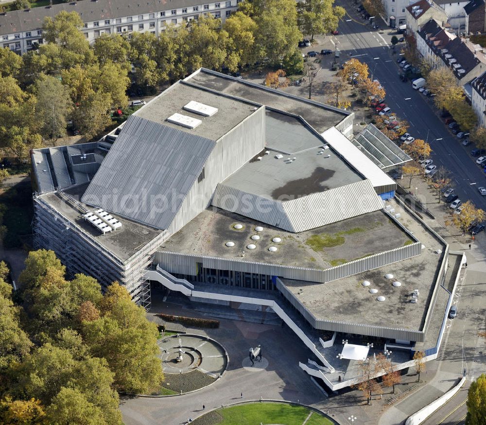 Aerial photograph Karlsruhe - Blick auf das Badische Staatstheater Karlsruhe. Der Gebäudekomplex am Ettlinger Tor wurde zwischen 1970 und 1975 errichtet. View of the Baden State Theatre Karlsruhe.