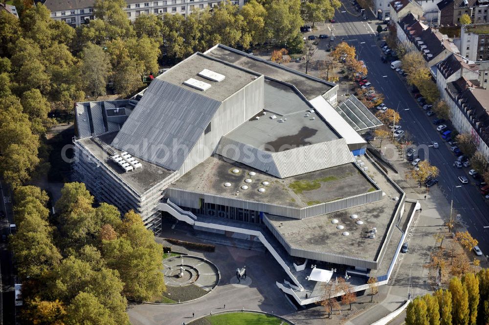 Karlsruhe from above - Blick auf das Badische Staatstheater Karlsruhe. Der Gebäudekomplex am Ettlinger Tor wurde zwischen 1970 und 1975 errichtet. View of the Baden State Theatre Karlsruhe.