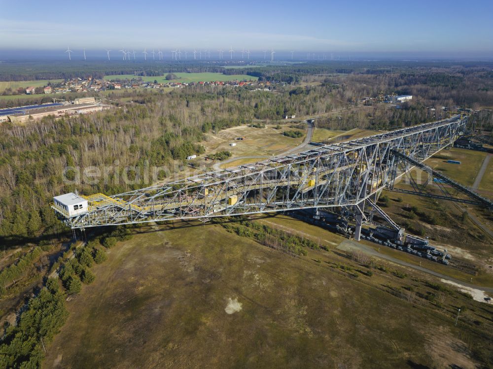 Lichterfeld-Schacksdorf from the bird's eye view: Dredging conveyor bridge in brown coal mine of Besucherbergwerk F60 on Bergheider See in Lichterfeld-Schacksdorf in the state Brandenburg, Germany