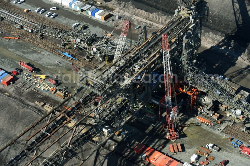 Nochten from the bird's eye view: Dredging conveyor bridge in brown coal mine der Vattenfall Europe Sales GmbH in Nochten in the state Saxony. The company TAKRAF GmbH - Tenova exchanged at Greater excavator with a roller table of the great rocker of the 40-year-old excavator