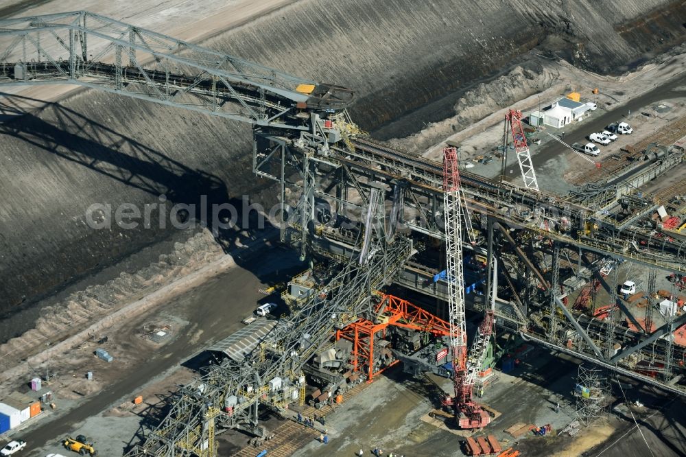 Nochten from the bird's eye view: Dredging conveyor bridge in brown coal mine der Vattenfall Europe Sales GmbH in Nochten in the state Saxony. The company TAKRAF GmbH - Tenova exchanged at Greater excavator with a roller table of the great rocker of the 40-year-old excavator