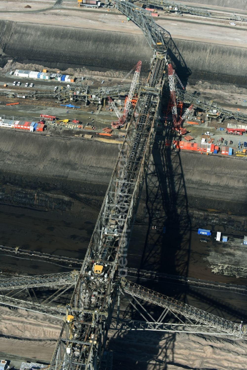 Nochten from above - Dredging conveyor bridge in brown coal mine der Vattenfall Europe Sales GmbH in Nochten in the state Saxony. The company TAKRAF GmbH - Tenova exchanged at Greater excavator with a roller table of the great rocker of the 40-year-old excavator