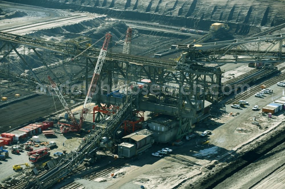 Nochten from the bird's eye view: Dredging conveyor bridge in brown coal mine der Vattenfall Europe Sales GmbH in Nochten in the state Saxony. The company TAKRAF GmbH - Tenova exchanged at Greater excavator with a roller table of the great rocker of the 40-year-old excavator