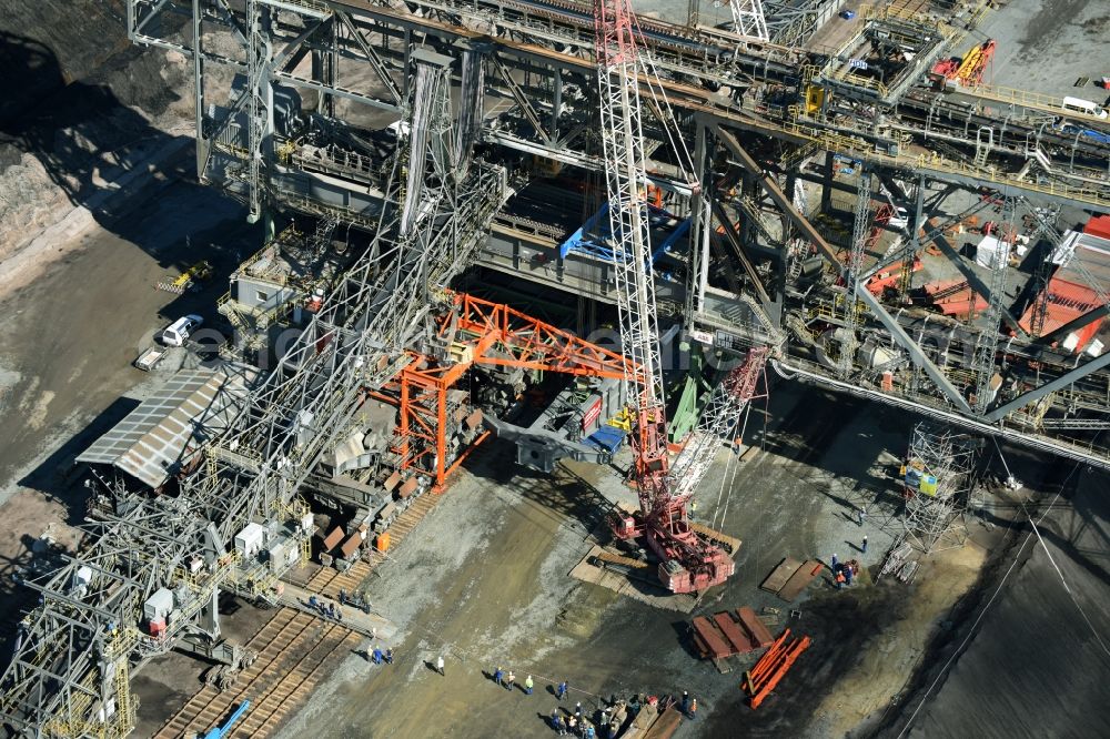 Nochten from the bird's eye view: Dredging conveyor bridge in brown coal mine der Vattenfall Europe Sales GmbH in Nochten in the state Saxony. The company TAKRAF GmbH - Tenova exchanged at Greater excavator with a roller table of the great rocker of the 40-year-old excavator