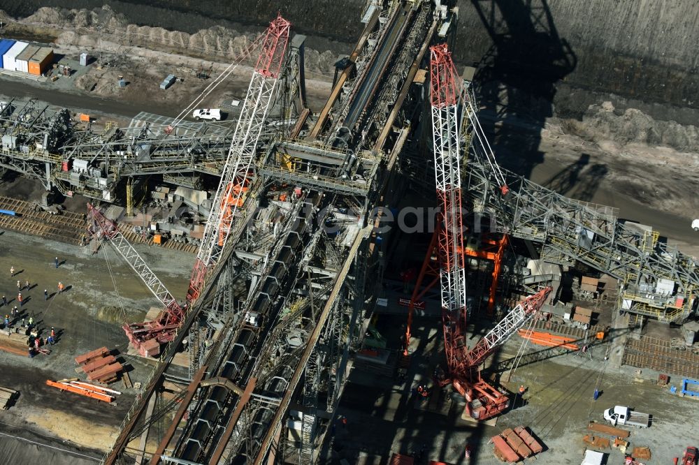 Nochten from the bird's eye view: Dredging conveyor bridge in brown coal mine der Vattenfall Europe Sales GmbH in Nochten in the state Saxony. The company TAKRAF GmbH - Tenova exchanged at Greater excavator with a roller table of the great rocker of the 40-year-old excavator