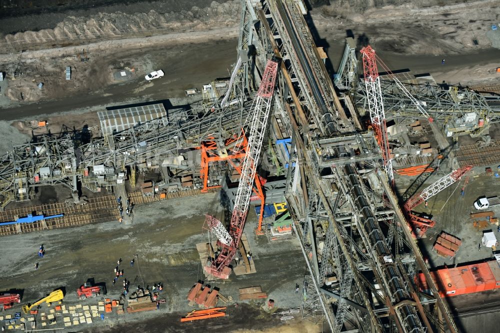 Nochten from above - Dredging conveyor bridge in brown coal mine der Vattenfall Europe Sales GmbH in Nochten in the state Saxony. The company TAKRAF GmbH - Tenova exchanged at Greater excavator with a roller table of the great rocker of the 40-year-old excavator