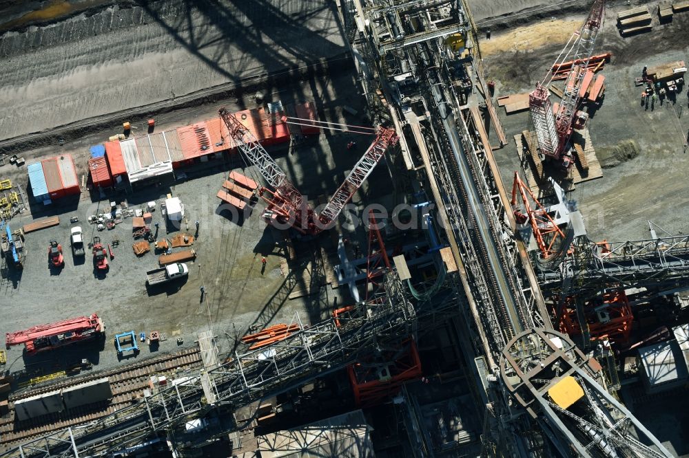 Nochten from the bird's eye view: Dredging conveyor bridge in brown coal mine der Vattenfall Europe Sales GmbH in Nochten in the state Saxony. The company TAKRAF GmbH - Tenova exchanged at Greater excavator with a roller table of the great rocker of the 40-year-old excavator