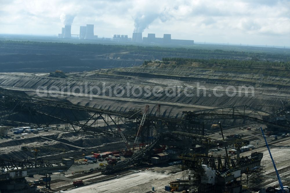 Nochten from the bird's eye view: Dredging conveyor bridge in brown coal mine der Vattenfall Europe Sales GmbH in Nochten in the state Saxony. The company TAKRAF GmbH - Tenova exchanged at Greater excavator with a roller table of the great rocker of the 40-year-old excavator