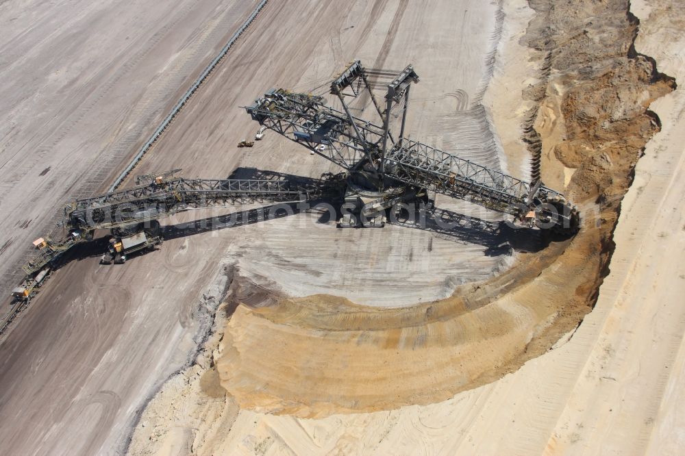 Weißwasser/Oberlausitz from the bird's eye view: Dredging conveyor bridge in brown coal mine near Weisswasser/Oberlausitz in the state Saxony