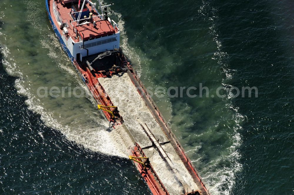 Markgrafenheide from the bird's eye view: Blick auf das Sandbänke abbauende Baggerschiff Zeezand Express an der Ostseeküste vor Markgrafenheide. Das unter niederländischer Flagge operierende Schiff sorgt derzeit auf der vielbefahrenen Schiffahrtsroute Lübeck-St.Petersburg für ausreichenden Tiefgang in diesem Küstenabschnitt. View of the sandbanks depleting dredger Zeezand Express on the Baltic coast Markgrafenheide.