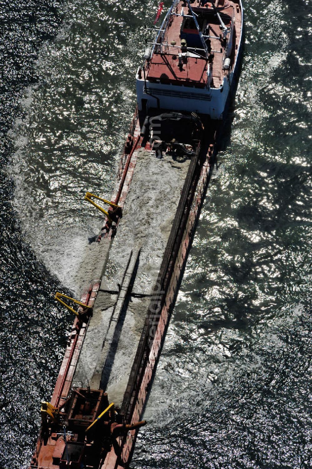 Aerial photograph Markgrafenheide - Blick auf das Sandbänke abbauende Baggerschiff Zeezand Express an der Ostseeküste vor Markgrafenheide. Das unter niederländischer Flagge operierende Schiff sorgt derzeit auf der vielbefahrenen Schiffahrtsroute Lübeck-St.Petersburg für ausreichenden Tiefgang in diesem Küstenabschnitt. View of the sandbanks depleting dredger Zeezand Express on the Baltic coast Markgrafenheide.