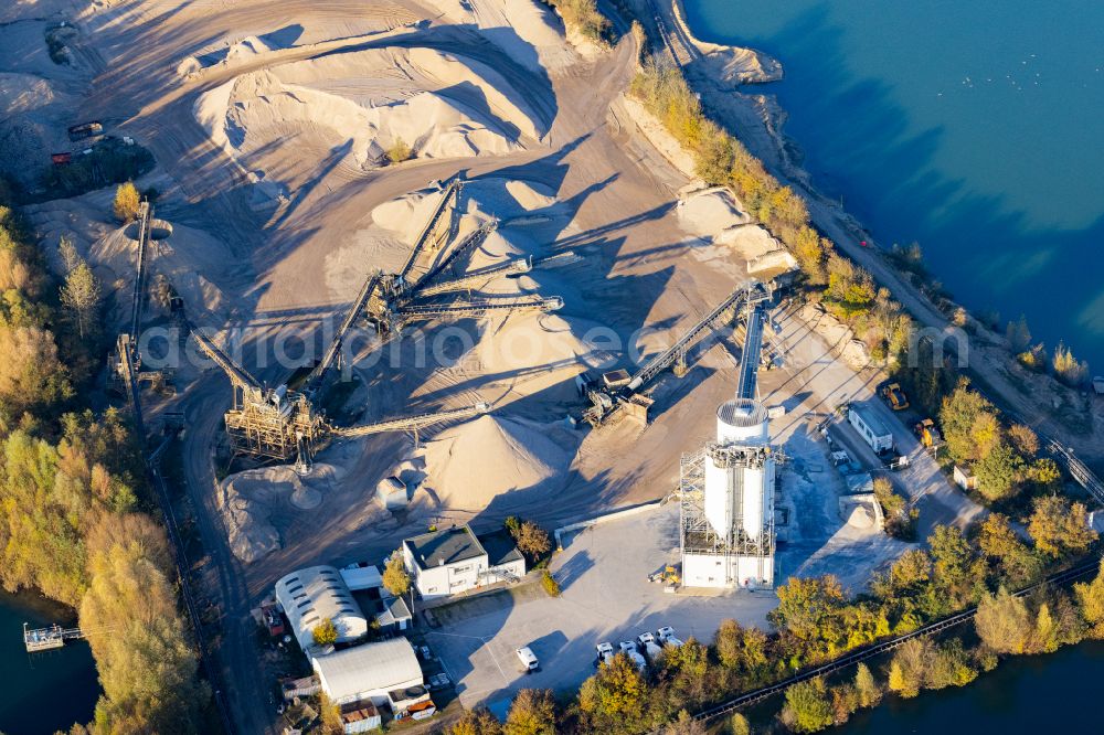 Aerial image Vorst - Lake shore and overburden areas of the quarry lake and gravel open pit of Holcim Kies and Splitt GmbH in Vorst in the state North Rhine-Westphalia, Germany