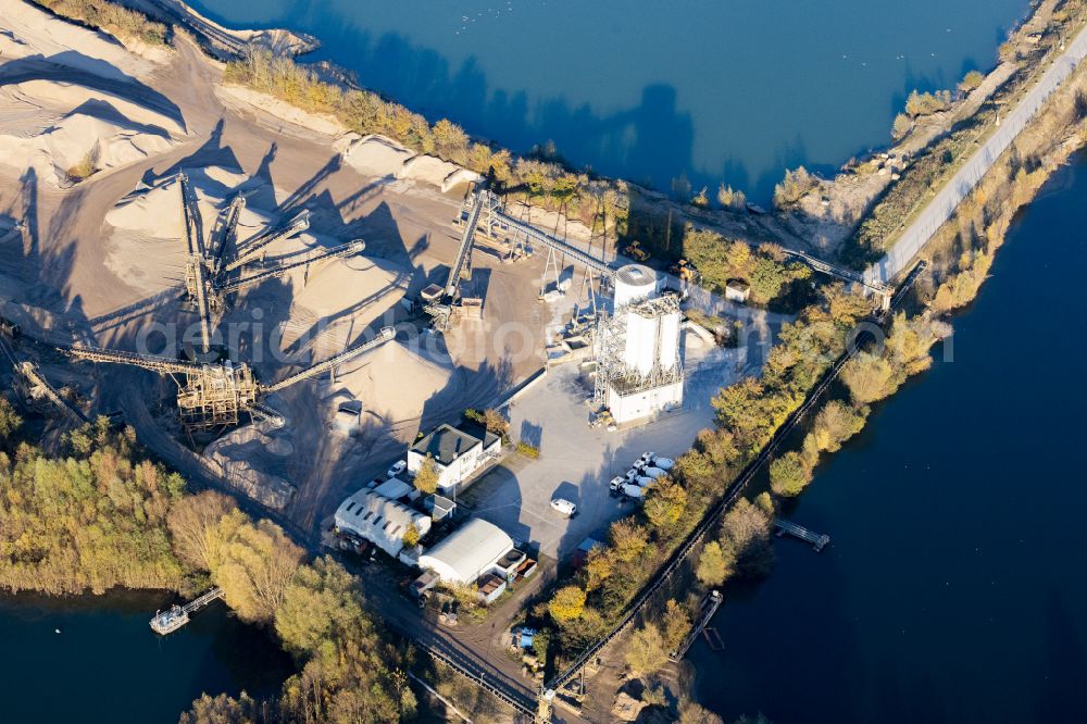 Aerial photograph Vorst - Lake shore and overburden areas of the quarry lake and gravel open pit of Holcim Kies and Splitt GmbH in Vorst in the state North Rhine-Westphalia, Germany