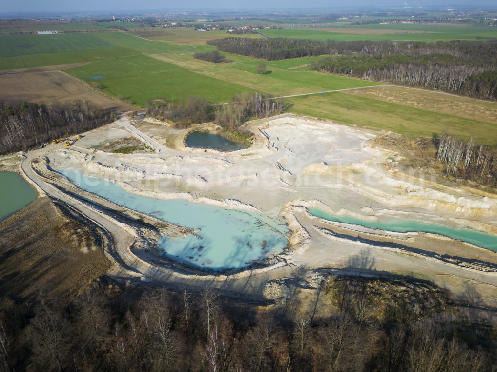 Priestewitz from above - Lake shore and overburden areas of the quarry lake and gravel opencast mine Kaolingrube Ockrilla - Das Blaue Loch of the Kaolin- und Tonwerke Seilitz-Loethain GmbH in Priestewitz in the state of Saxony, Germany