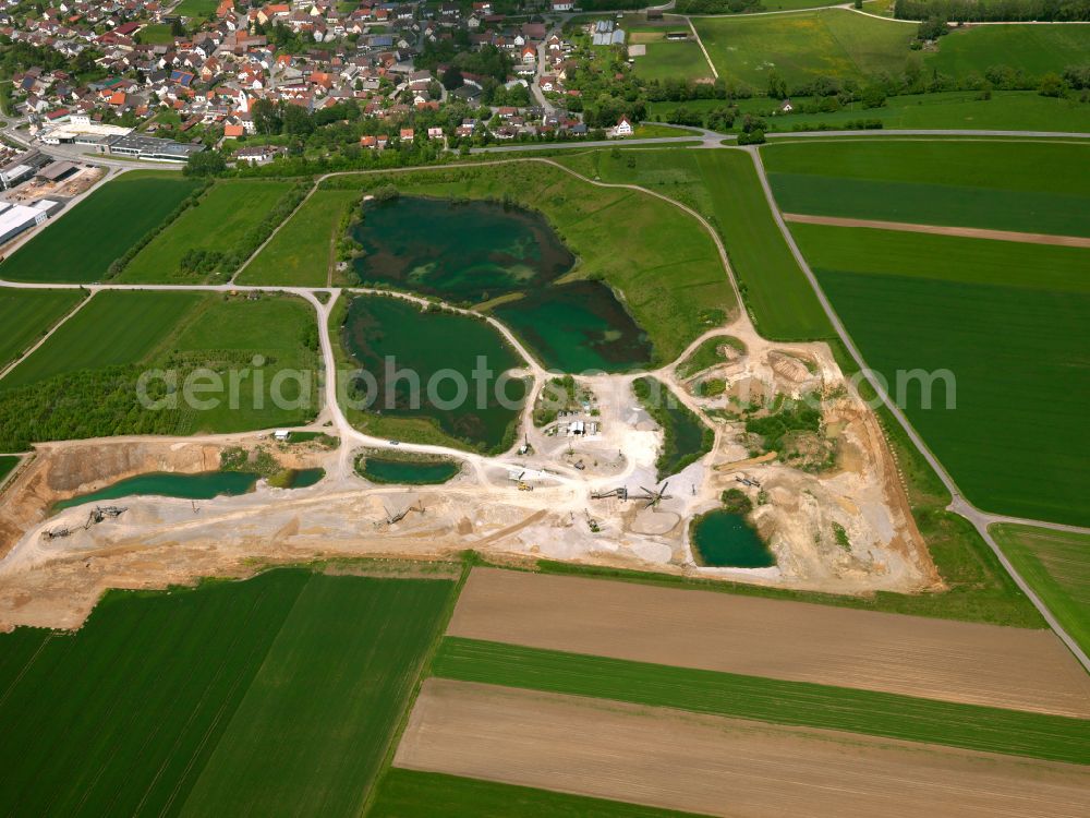 Aerial image Langenenslingen - Lake shore and overburden areas of the quarry lake and gravel open pit Kiesgrube Langenenslingen-Andelfingen in Langenenslingen in the state Baden-Wuerttemberg, Germany