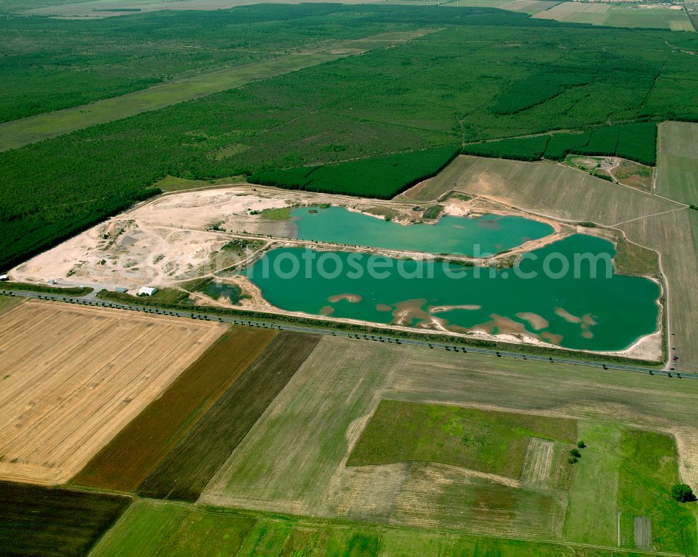 Aerial image Gröditz - Lake shore and overburden areas of the quarry lake and gravel open pit of Kiessandtagebau in Groeditz in the state Saxony, Germany