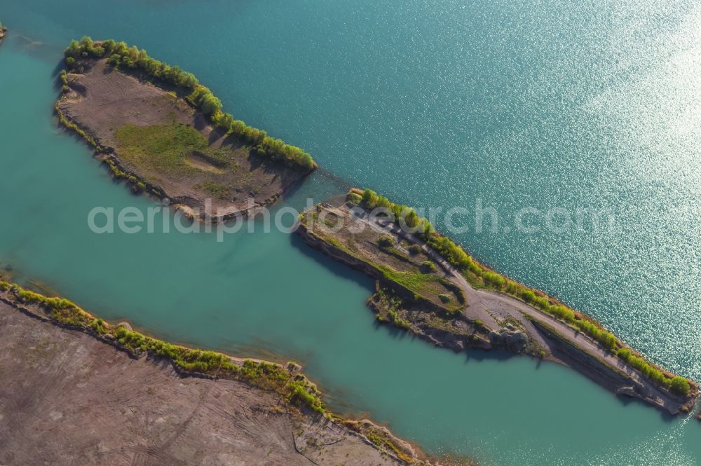 Schwerborn from above - Lake shore and overburden areas of the quarry lake and gravel open pit in Schwerborn in the state Thuringia, Germany