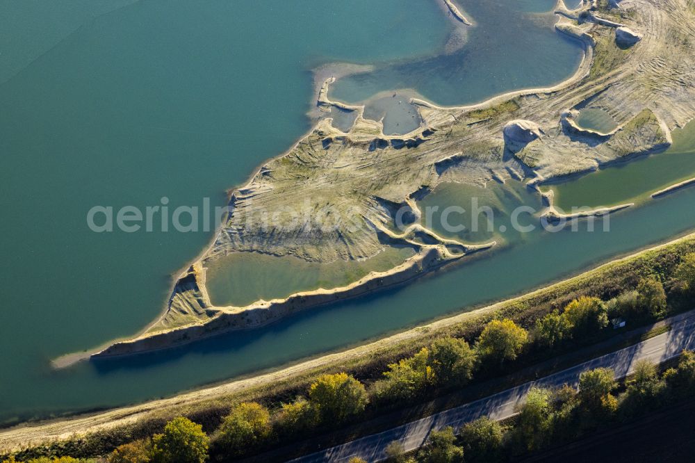 Tönisvorst from above - Lake shore and overburden areas of the quarry lake and gravel open pit on street Butzenstrasse in Toenisvorst in the state North Rhine-Westphalia, Germany