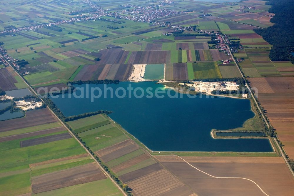 Aerial photograph Weichering - Lake shore and overburden areas of the quarry lake and gravel open pit of DMK Donaumoos Kies GmbH & Co. KG in Weichering in the state Bavaria, Germany