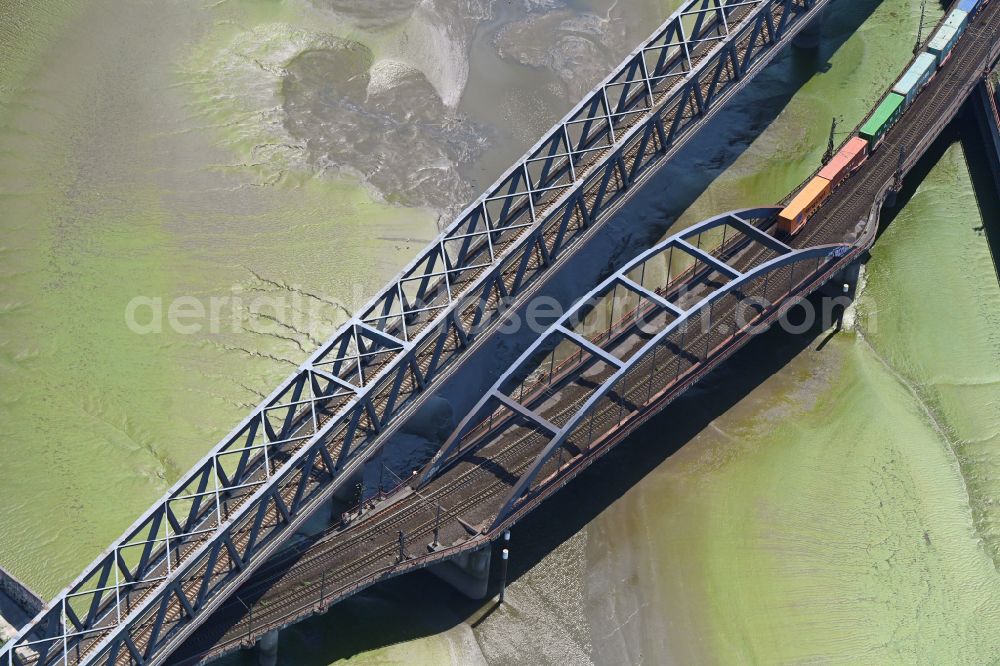 Hamburg from the bird's eye view: Railway bridge construction for the routing of the railway tracks over the tideway-forming Billhafenstrom of the Norderelbe on the street Brandshofer Deich in the district Rothenburgsort in Hamburg, Germany