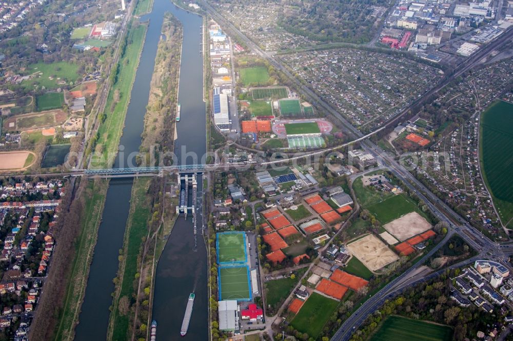 Aerial photograph Mannheim - Railway bridge building to route the train tracks ueber den Neckar in the district Wohlgelegen in Mannheim in the state Baden-Wuerttemberg, Germany