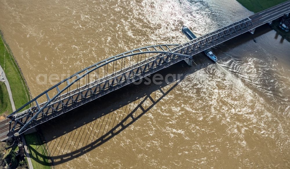 Düsseldorf from above - Railway bridge building to route the train tracks across the Rhine in Duesseldorf in the state North Rhine-Westphalia, Germany