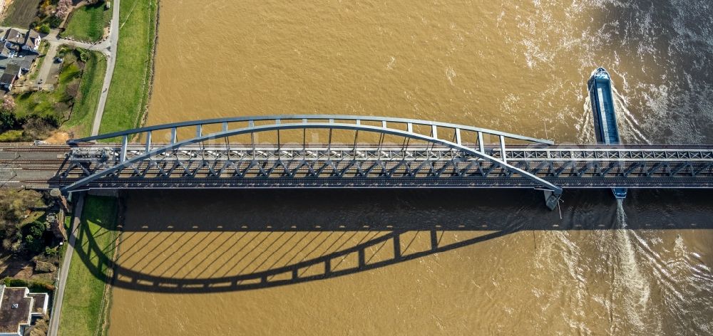 Düsseldorf from above - Railway bridge building to route the train tracks across the Rhine in Duesseldorf in the state North Rhine-Westphalia, Germany