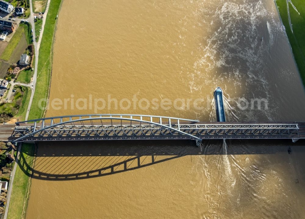 Aerial image Düsseldorf - Railway bridge building to route the train tracks across the Rhine in Duesseldorf in the state North Rhine-Westphalia, Germany