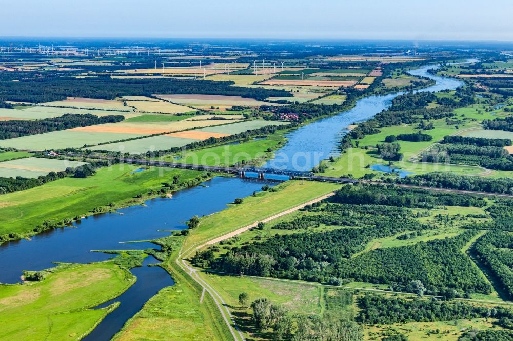 Schönhausen (Elbe) from above - Railway bridge building to route the train tracks Elbe in Schoenhausen (Elbe) / Haemerten in the state Saxony-Anhalt, Germany