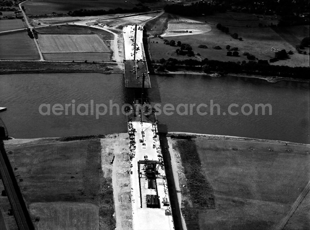 Duisburg from above - Railway bridge structure for the routing of the railway tracks Haus-Knipp-Railway Bridge on the A42 road in Duisburg in the Ruhr area in the federal state of North Rhine-Westphalia, Germany