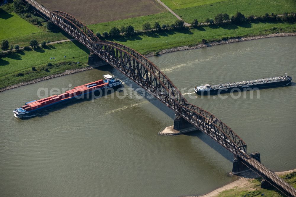 Aerial image Duisburg - Railway bridge structure for the routing of the railway tracks Haus-Knipp-Railway Bridge on the A42 road in Duisburg in the Ruhr area in the federal state of North Rhine-Westphalia, Germany