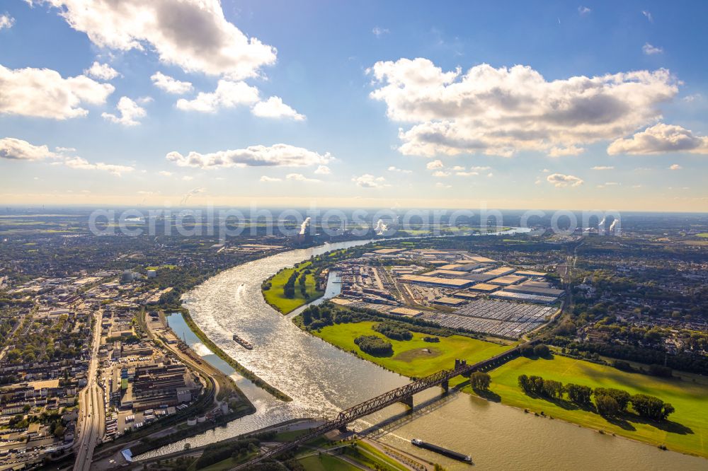 Duisburg from the bird's eye view: Railway bridge construction Hochfelder Eisenbahnbruecke with the Bridge Tower Rheinhausen Duisburg on river Rhine in the district Friemersheim in Duisburg in the Ruhr area in the state North Rhine-Westphalia, Germany