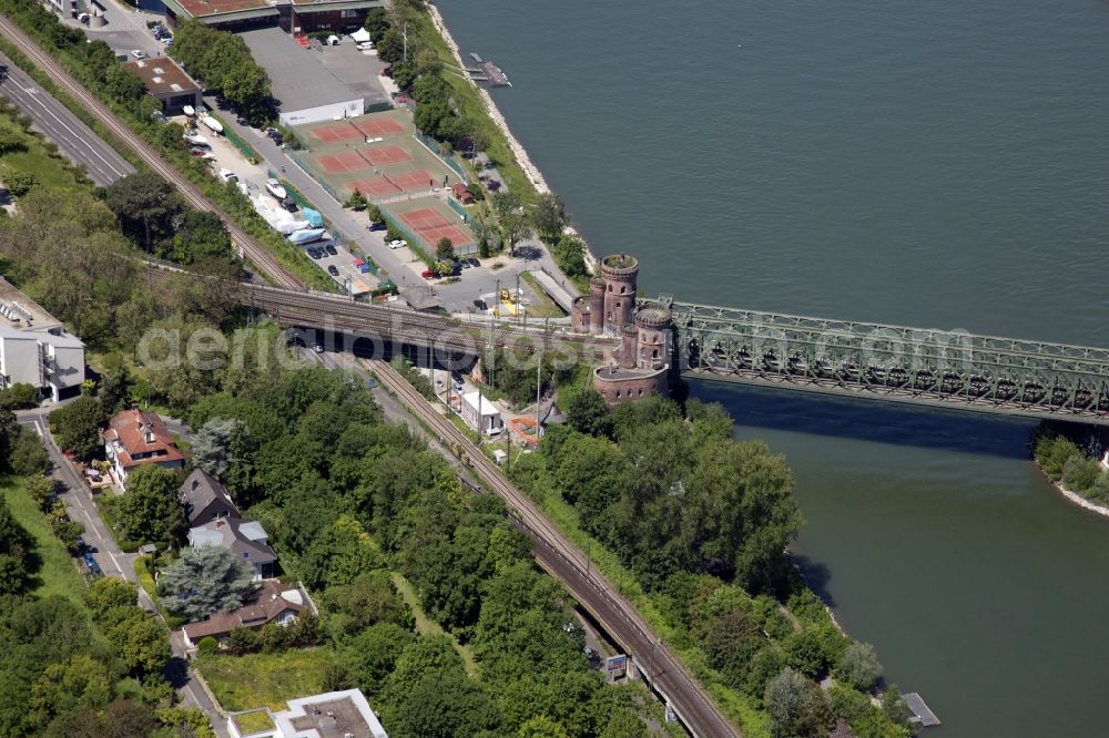 Mainz from the bird's eye view: Railway bridge building to route the train tracks of Mainzer Suedbruecke in Mainz in the state Rhineland-Palatinate, Germany