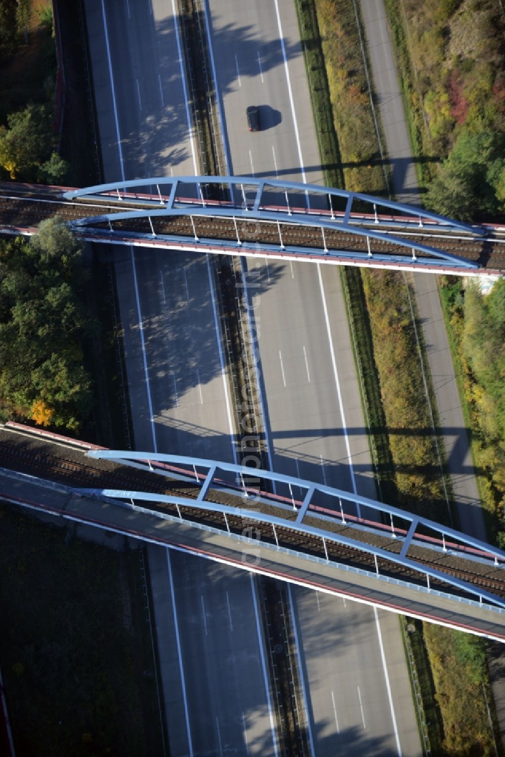 Aerial photograph Neuenhagen bei Berlin - Railway bridge structure to route the railway tracks in Neuenhagen in the state Brandenburg