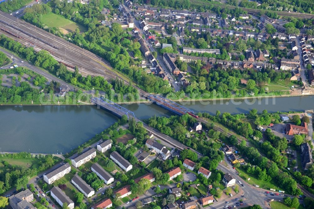 Aerial image Oberhausen - Railway bridge construction to route the train tracks the banks of the Rhine-Herne canal in Oberhausen in the state North Rhine-Westphalia