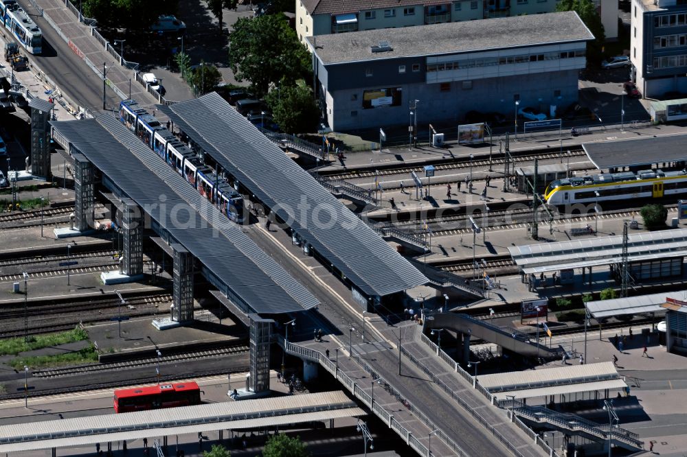 Aerial photograph Freiburg im Breisgau - Stadtbahn bridge structure Stadtbahnbruecke with a stop for crossing the railway tracks at the main station - ZOB Freiburg in Freiburg im Breisgau in the state Baden-Wurttemberg, Germany