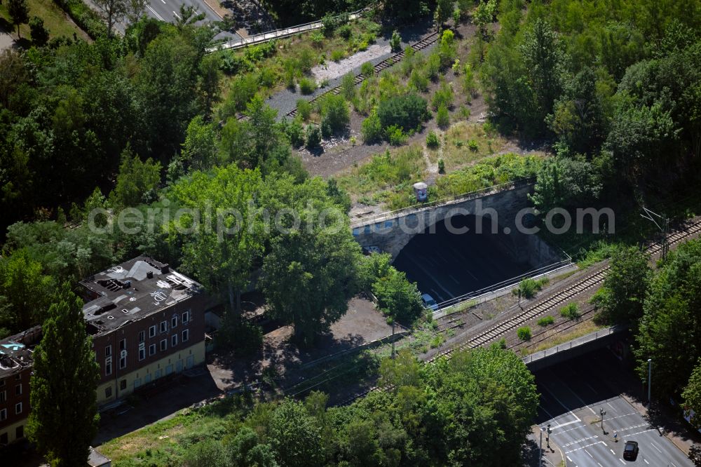 Aerial photograph Braunschweig - Railway bridge construction for the routing of the railway tracks with disused track on Salzdahlumer Strasse in Braunschweig in the state Lower Saxony, Germany