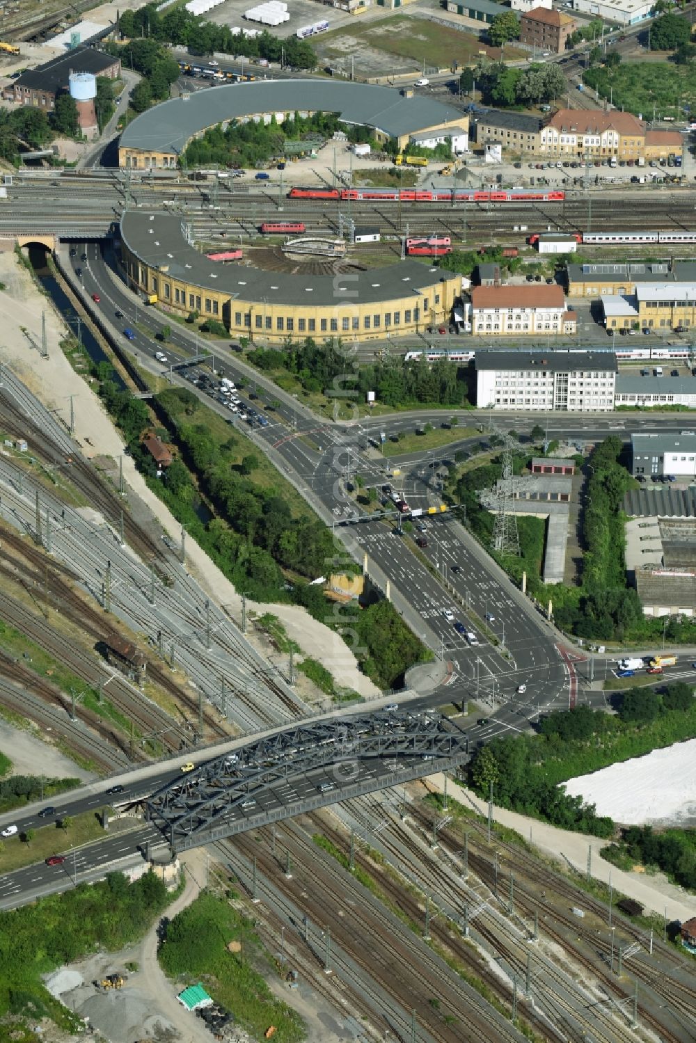 Leipzig from above - Routing the railway junction of rail and track systems Deutsche Bahn at the bridge to the federal main road B2 in Leipzig in the state Saxony